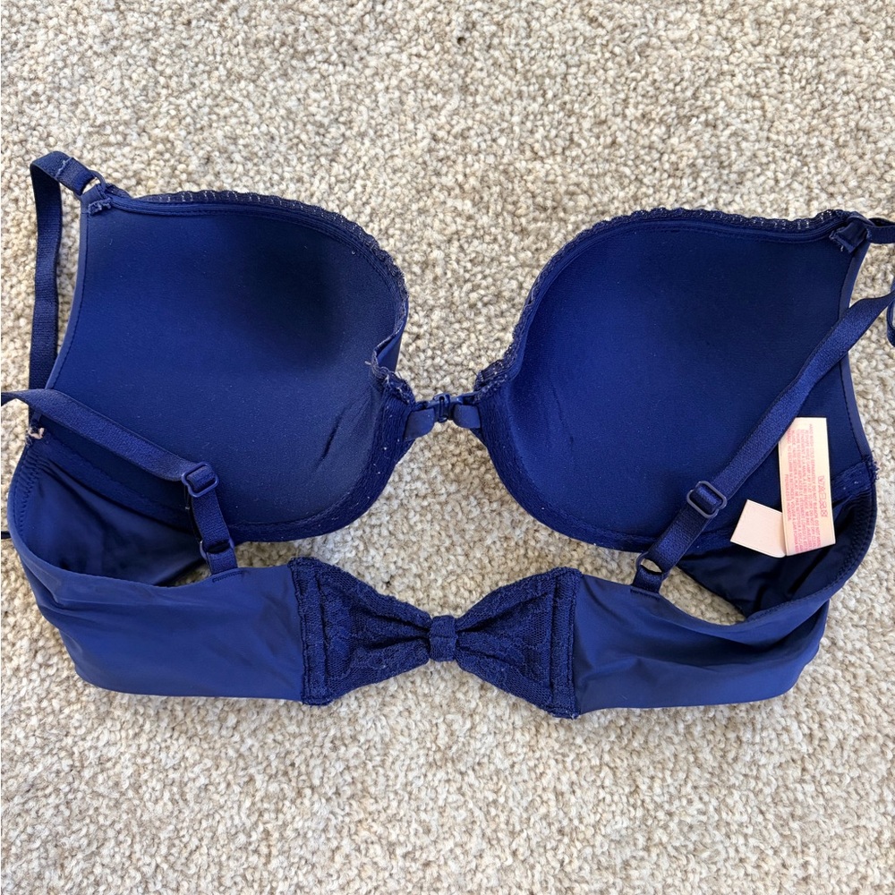 Victoria’s Secret Front Closure Push Up Bra with Bow